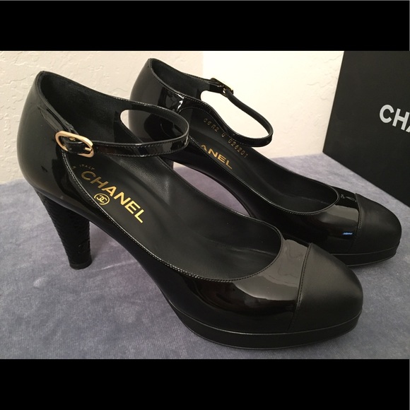 CHANEL Statement Black Patent Heels - Picture 2 of 7
